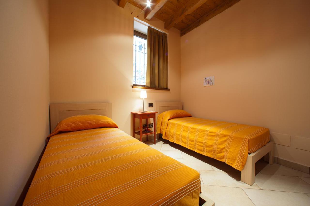 La Casa Del Nonno Aparthotel Monzambano Exterior photo